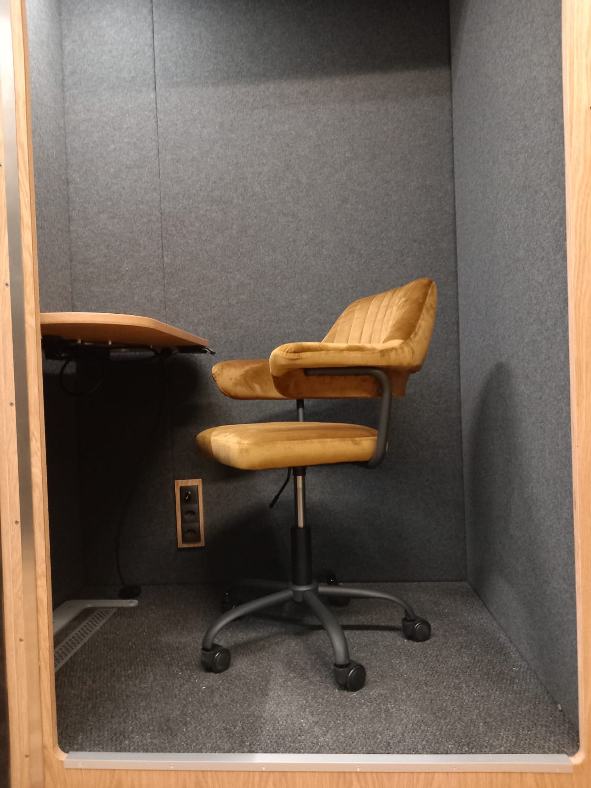 Telefonhytt HIDE Single Plus+ H220 x B130 x D96 cm